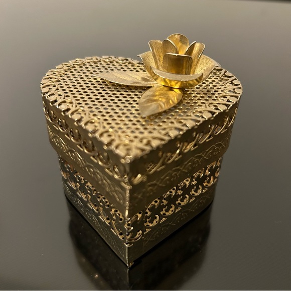 Metal Rose Heart Trinket Box - Picture 14 of 14